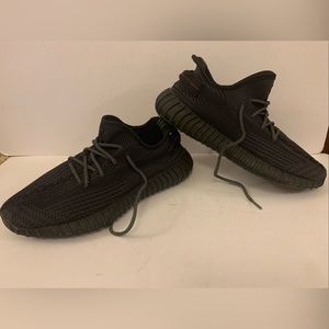 ADIDAS YEEZY BOOST 350 V2
Black SZ 11